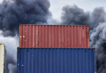 කොළඹ වරායේ බහාලුමක ගින්නක්!